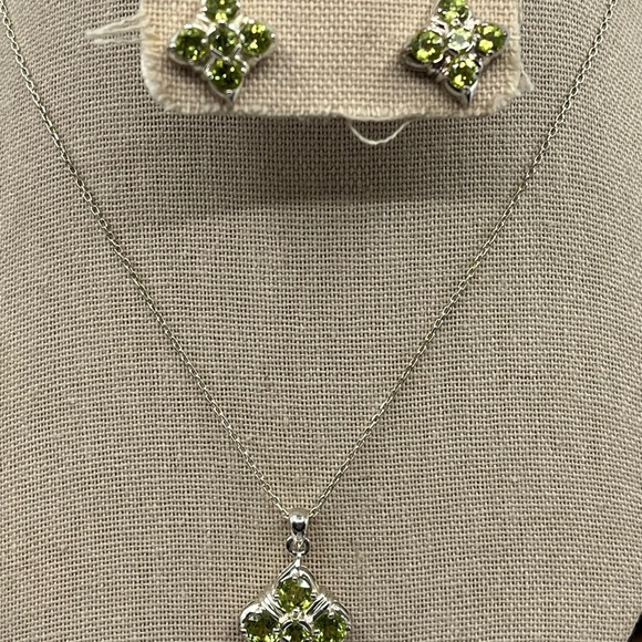Vintage Sterling Silver Natural Green Peridot Gemstone Necklace & Earring Set - Picture 17 of 17